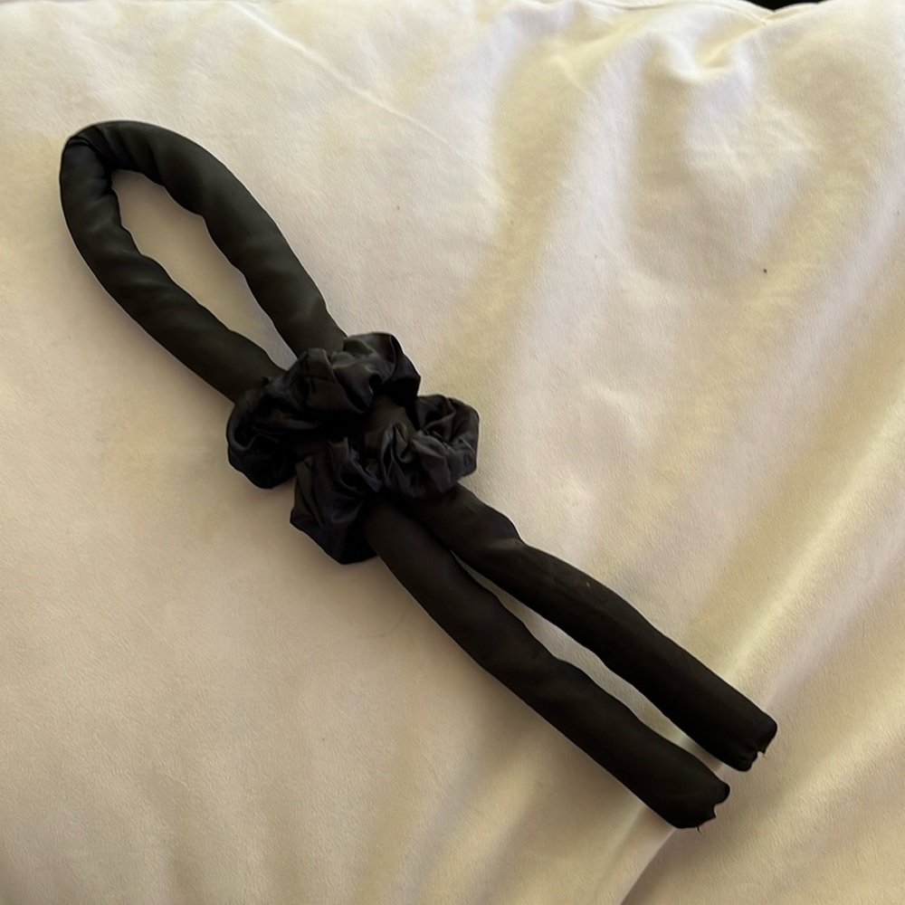 Satin heatless curlers